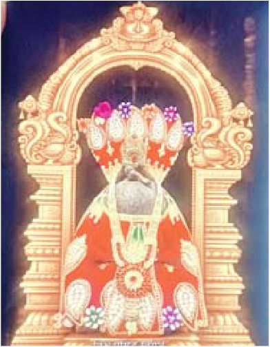 बप्पा को लाने के लिए पहुंचे श्रद्धालु, घरों में भी मातृशक्तियों ने की आराधना की तैयारी खजराना बाबा को लगा भोग, ध्वजा पूजन करने पहुंचे अधिकारी