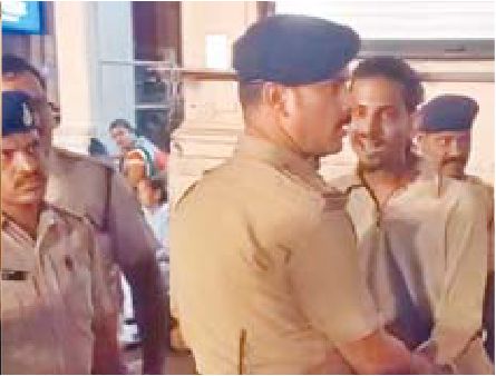 भजन संध्या में बवाल... वर्ग विशेष के युवक पर छेड़छाड़ का आरोप