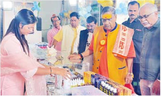 करणी ने प्रदर्शन कर पुलिस को दिया ज्ञापन