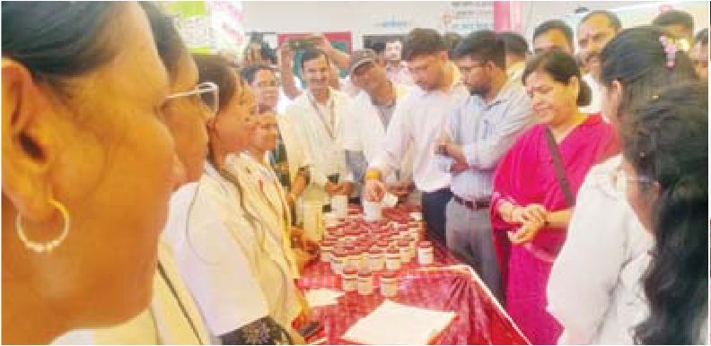 विधायक ठाकुर ने ली स्वास्थ्य शिविर में जानकारी, अधिकारी भी रहे मौजूद