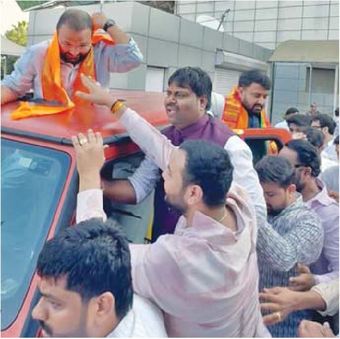 युवा भाजपाई पहुंचे अपने राष्ट्रीय अध्यक्ष का स्वागत करने