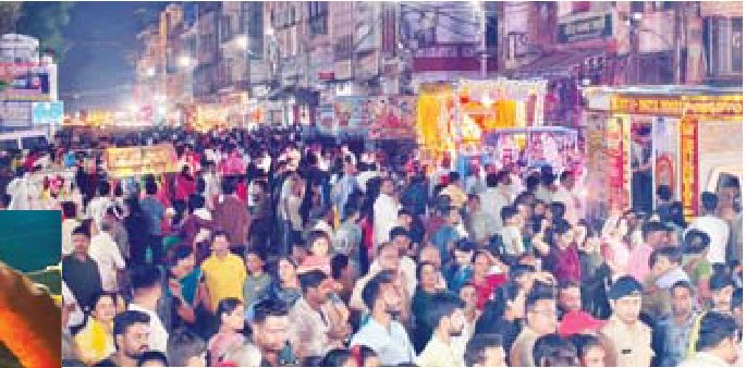 देर रात तक निकलते रहे डोल