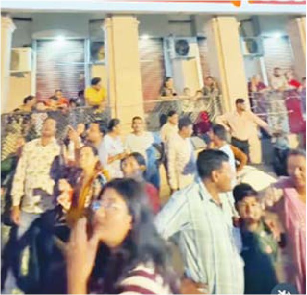 डोल निहारने गए लोग देखने लगे टूटा छज्जा