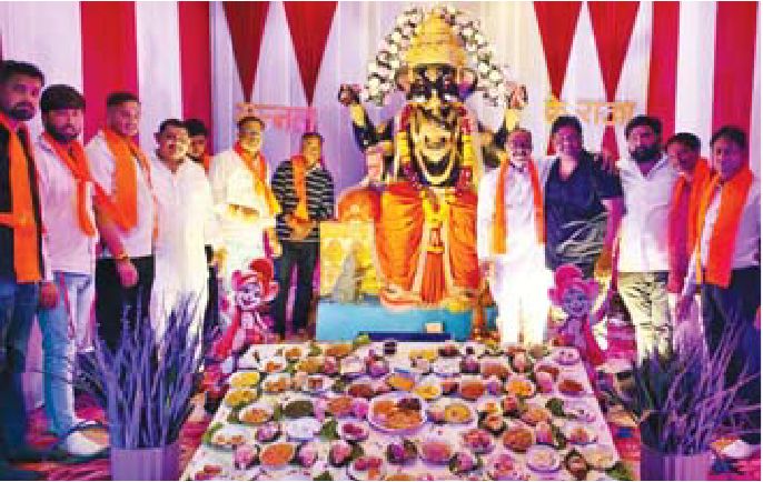 गणेशजी के पंडाल में भजन संध्या