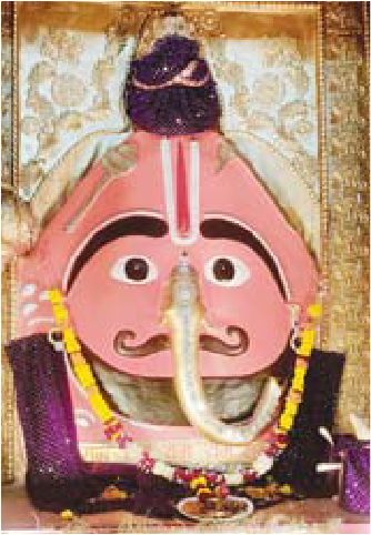 सालासर बालाजी स्वरूप में सजे गणेश