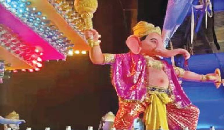 गणेश प्रतिमाओं का विसर्जन शुरू इंदौर में आज रात निकलेंगी िझालमिलाती झांकियां