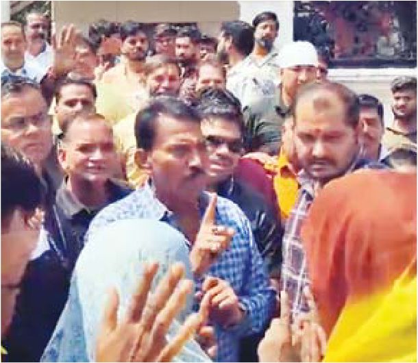 मौका मिला तो विपक्षी भी हुए राजनीतिक हमलावर