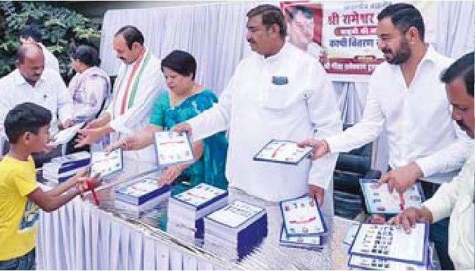 पूर्व विधायक ने की सामग्री वितरित और पौधारोपण
