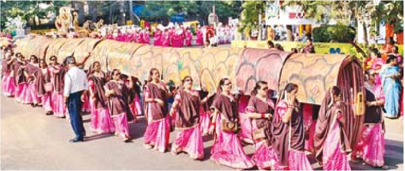जैन मातृशक्तियों का जुलूस में स्वागत