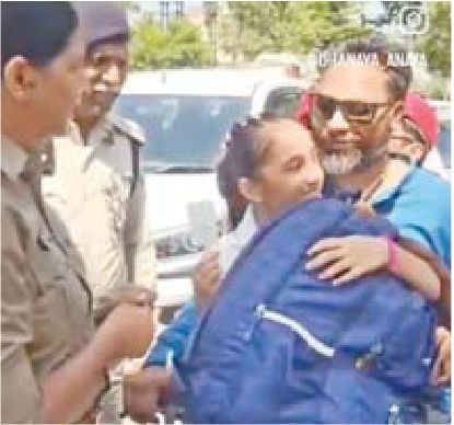 यातायात नियम की समझाईश में हेलमेट लगाने की भी गुहार
