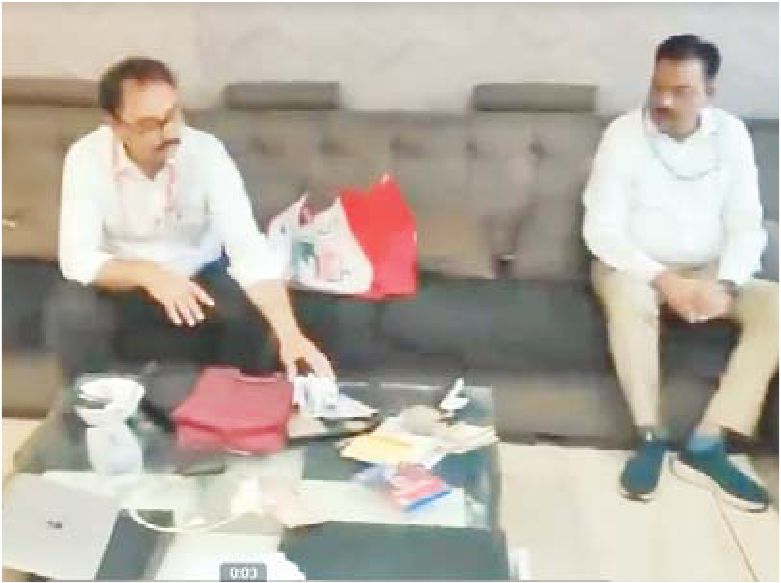 प्रधान आरक्षक के 15 झिकानों पर सचिZग 6.26 करोड़ की आय से अधिक संपिˆत
