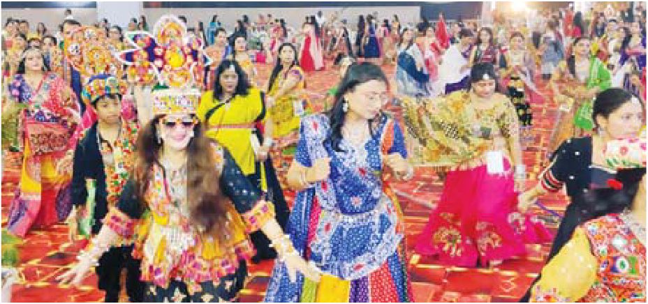 माहेश्वरी कुटुम्ब में कई थीम पर 800 मातृशक्तियों ने दी सामूहिक प्रस्तुति