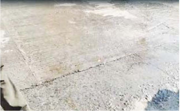 फूटी लाइन से पीने का पानी रोड पर